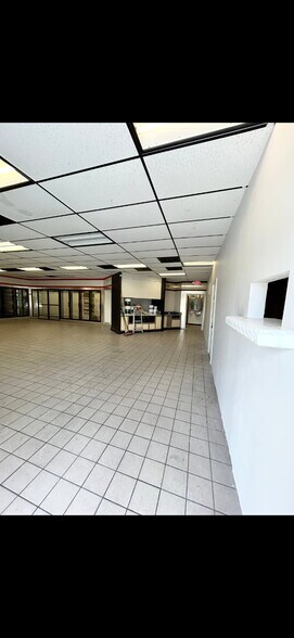 More Photos Of 16177 Slater Rd, North Fort Myers General Retail For Sale