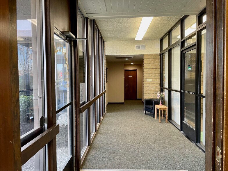 More Photos Of 990 Tulare St, Newman Office For Lease