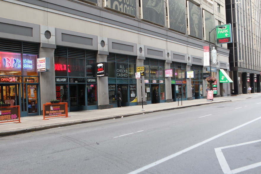 Primary Photo Of 21-31 E Adams St, Chicago Parking Garage For Lease