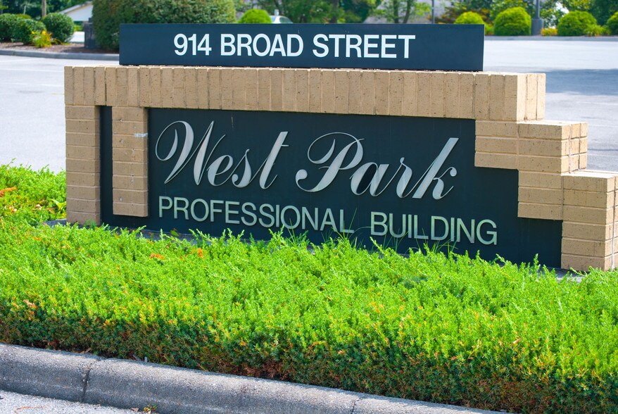 More Photos Of 105 W Park Dr, Kingsport Medical For Lease