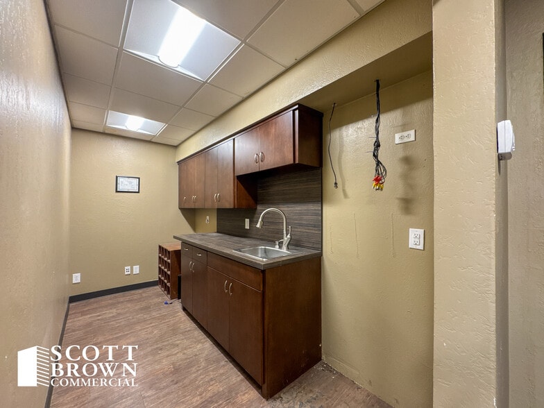 More Photos Of 3912 E McKinney St, Denton Warehouse For Lease