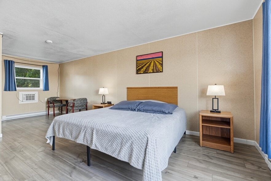 More Photos Of 615 S Main St, Colfax Hotel For Sale