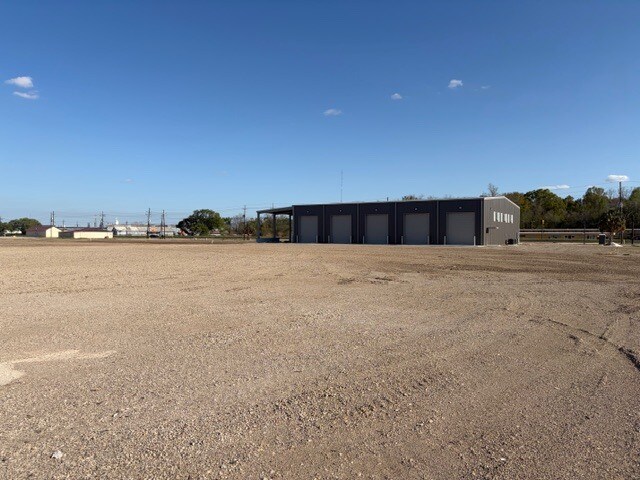 More Photos Of 1534 US-190, Port Allen Industrial For Lease