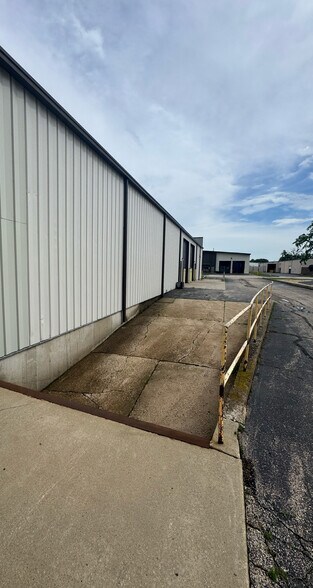 More Photos Of 630-634 Schneider Dr, South Elgin Warehouse For Sale