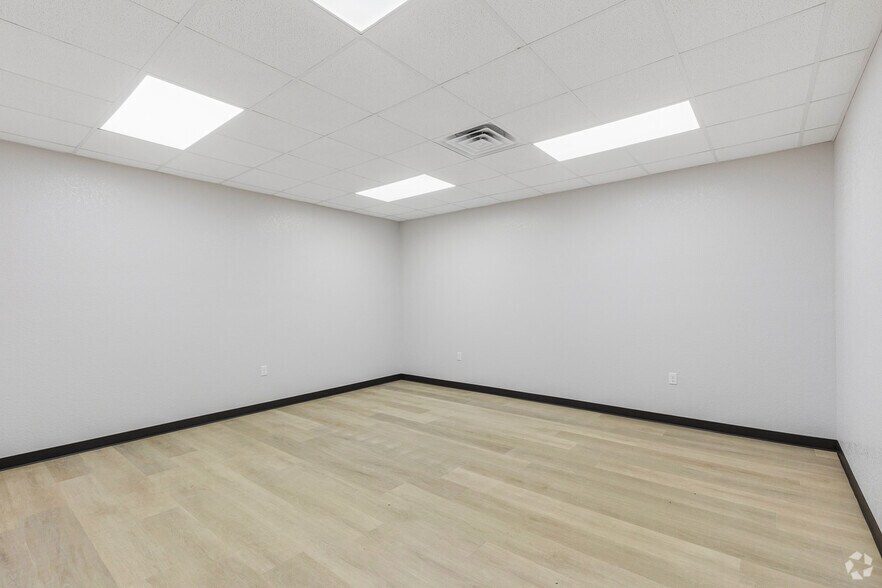 More Photos Of 16511 W Basin St, Odessa Industrial For Lease