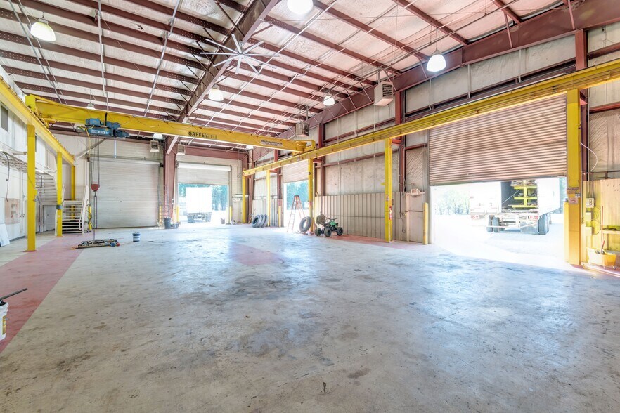 More Photos Of 1955 Monier Ave, Lithia Springs Warehouse For Lease