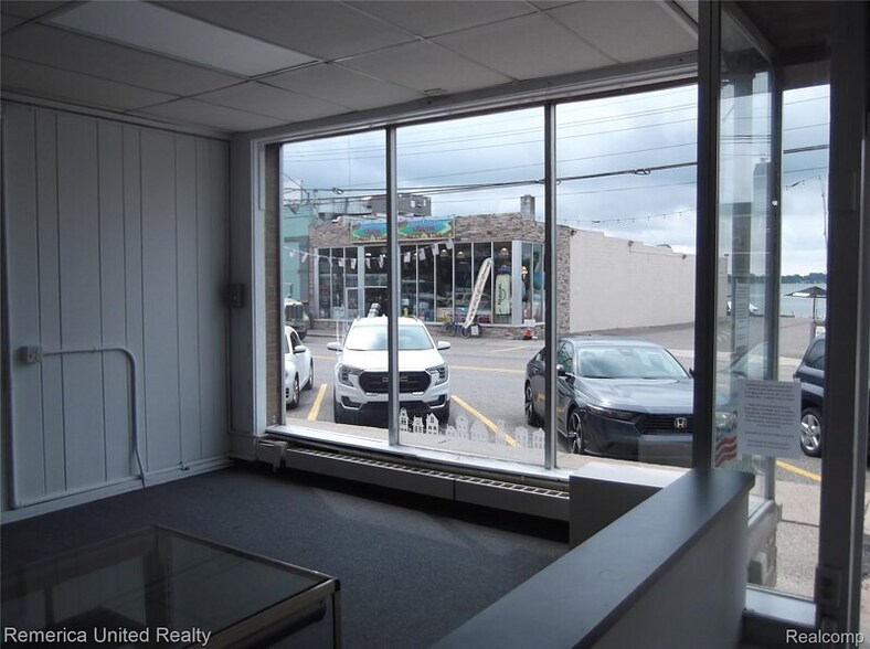 More Photos Of 121 E Walled Lake Dr, Walled Lake Storefront Retail Office For Sale