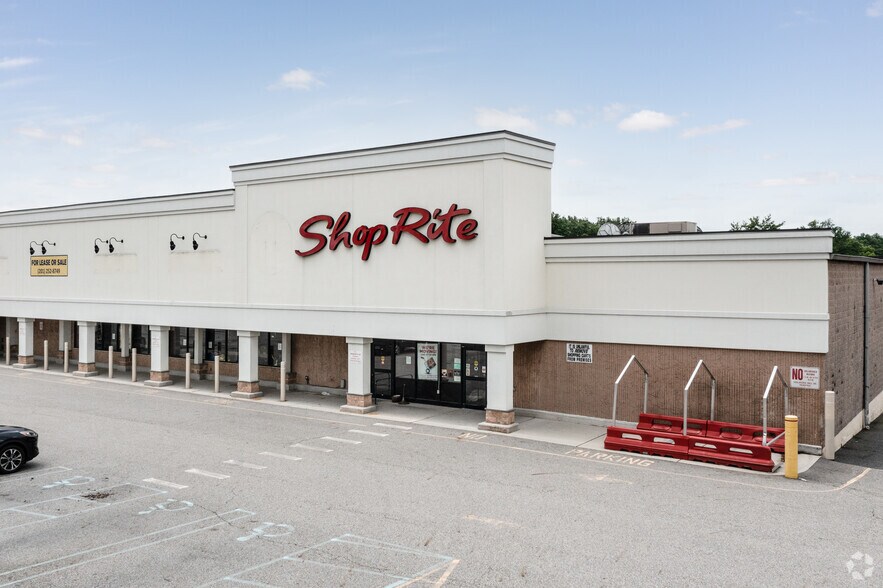Primary Photo Of 814 River Rd, New Milford Supermarket For Lease
