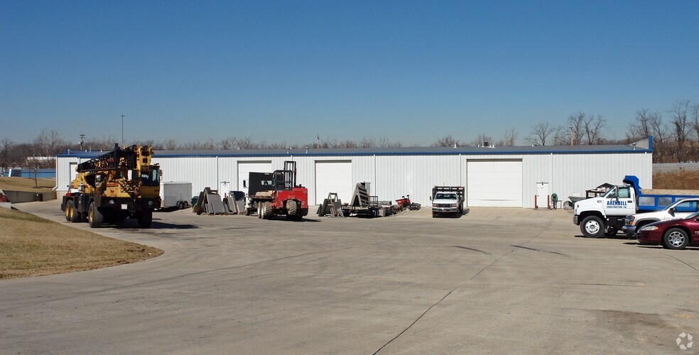 More Photos Of 9250 Brookfield Ct, Florence Light Distribution For Lease