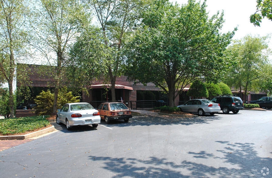 More Photos Of 8800 Roswell Rd, Atlanta Unknown For Lease