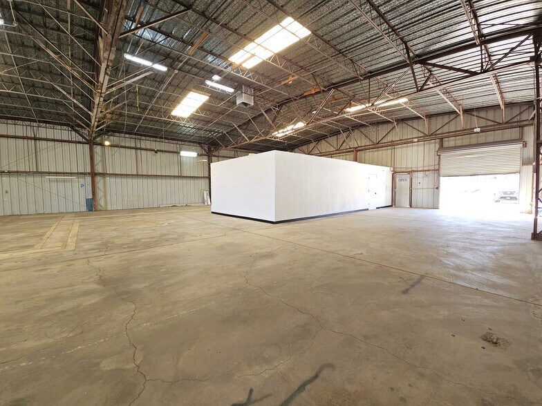 More Photos Of 3829 Rising Sun Rd, Bullhead City Distribution For Lease
