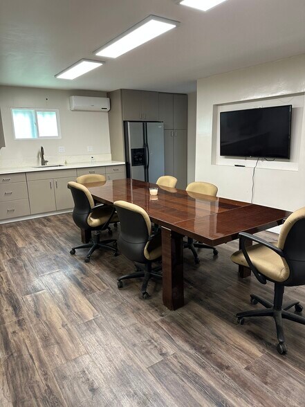 More Photos Of 2144 Kauhana St, Honolulu Storefront Retail Office For Lease