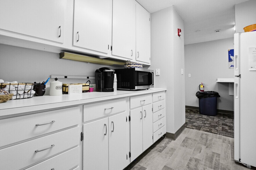 More Photos Of 360 Plaza Dr, Columbus Medical For Sale