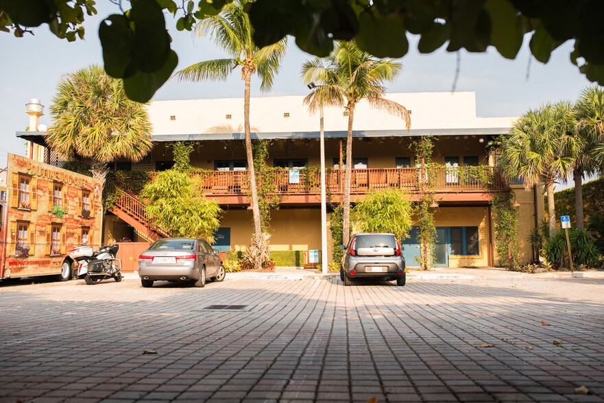 More Photos Of 17-25 S J St, Lake Worth Restaurant For Sale