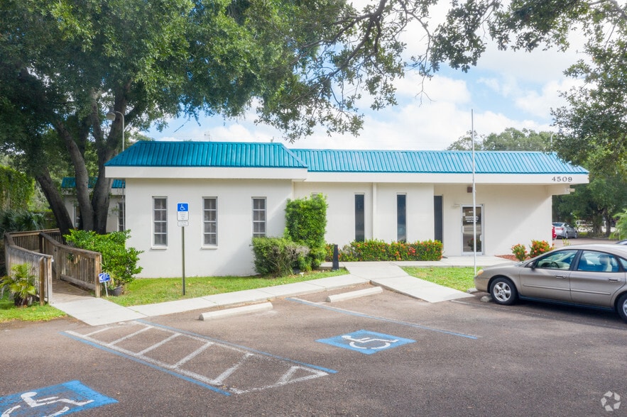 More Photos Of 4509 Bee Ridge Rd, Sarasota Medical For Sale