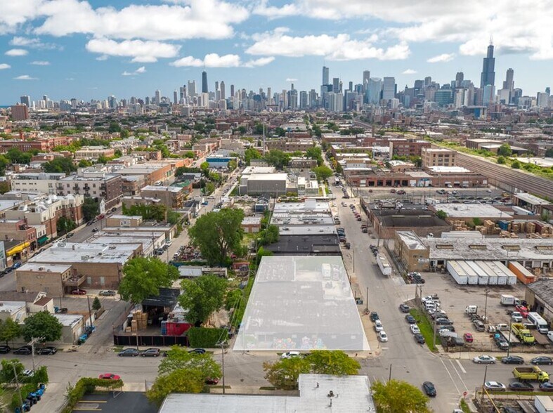 More Photos Of 2048 W Hubbard St, Chicago Showroom For Lease