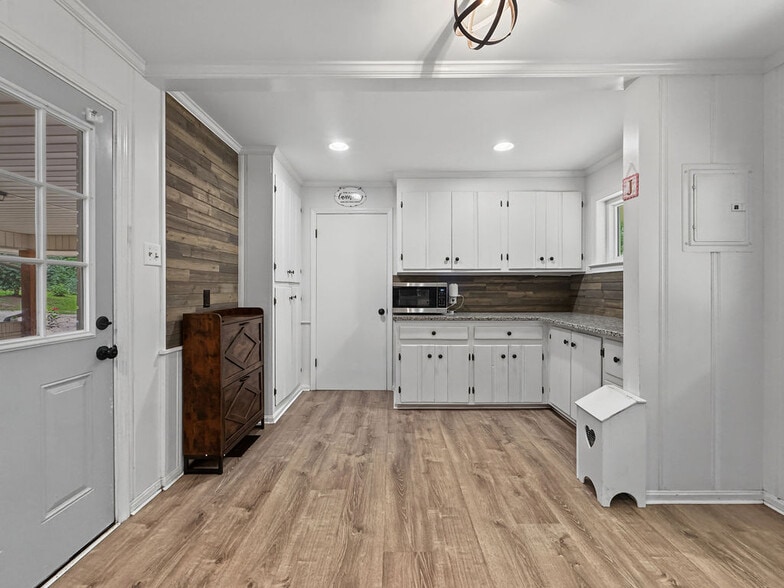 More Photos Of 5602 Highway 69 N, Northport Flex For Sale