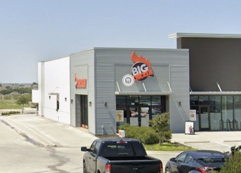 Primary Photo Of 9749 North Fwy, Fort Worth General Retail For Lease