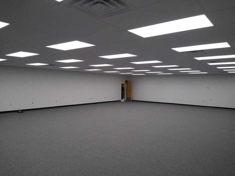 More Photos Of 5301 E Princess Anne Rd, Norfolk Flex For Lease