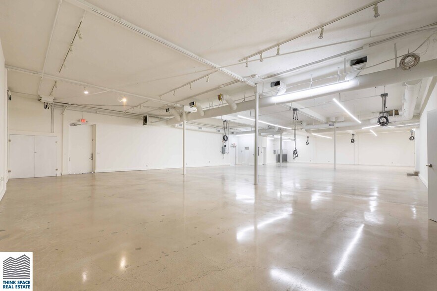 More Photos Of 913-915 N Highland Ave, Los Angeles Showroom For Sale