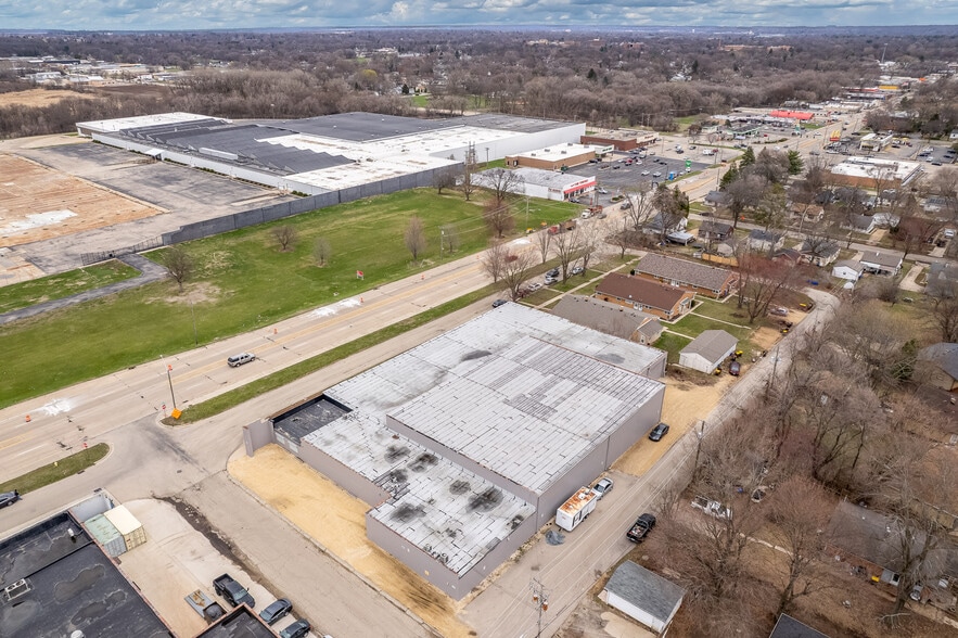 More Photos Of 3944 Auburn St, Rockford Warehouse For Lease
