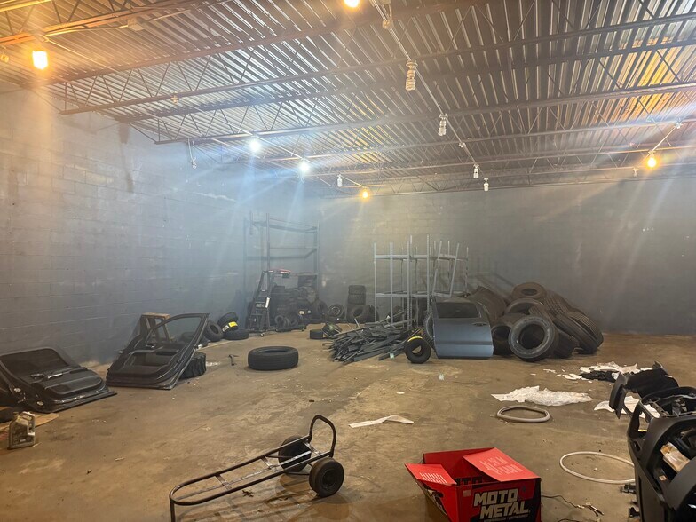 More Photos Of 140 W 3rd St, Washington Service For Lease