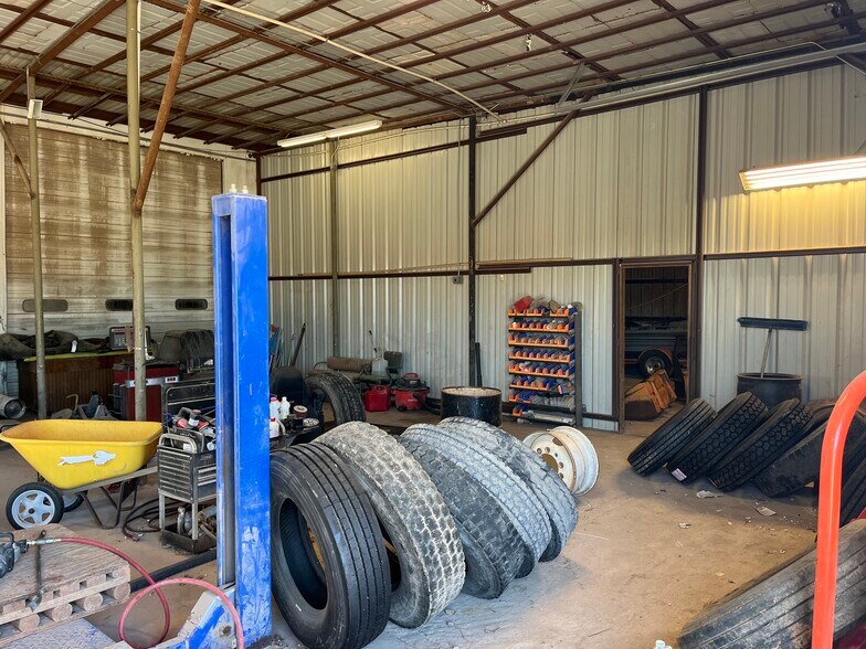 More Photos Of 1202 Cherokee St, Lindsay Auto Repair For Sale