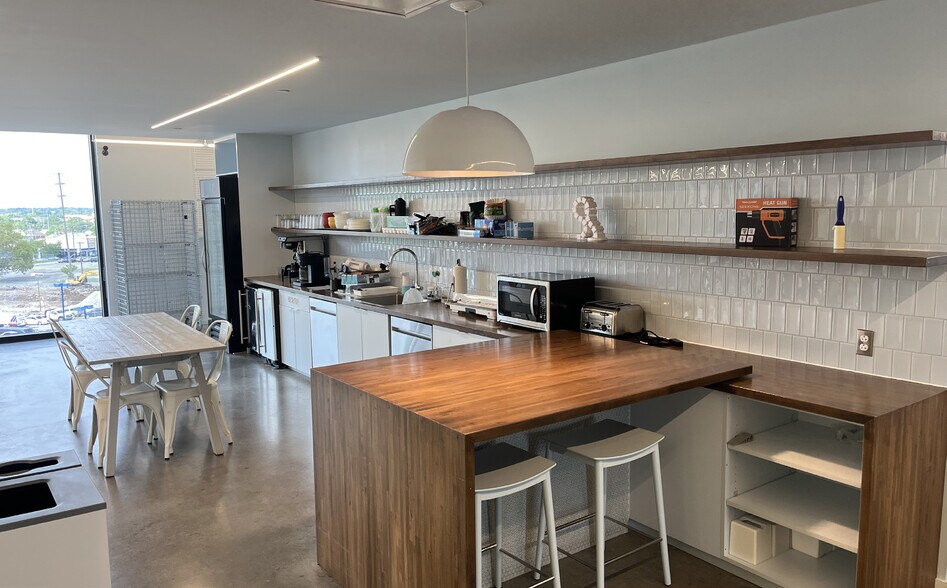 More Photos Of 440-500 W Broad St, Columbus Apartments For Lease