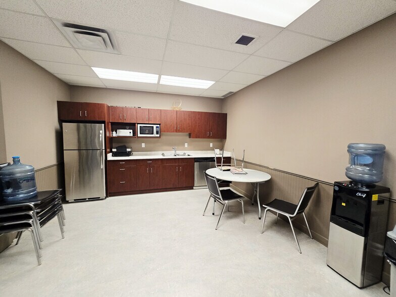 More Photos Of 3902 75th Ave, Leduc Manufacturing For Sale