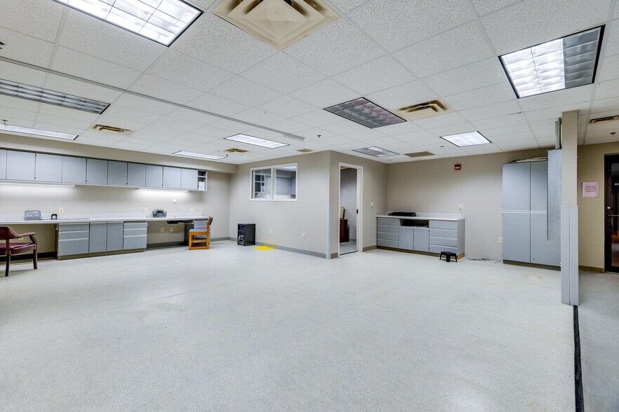 More Photos Of 102 Thomas Rd, West Monroe Medical For Sale