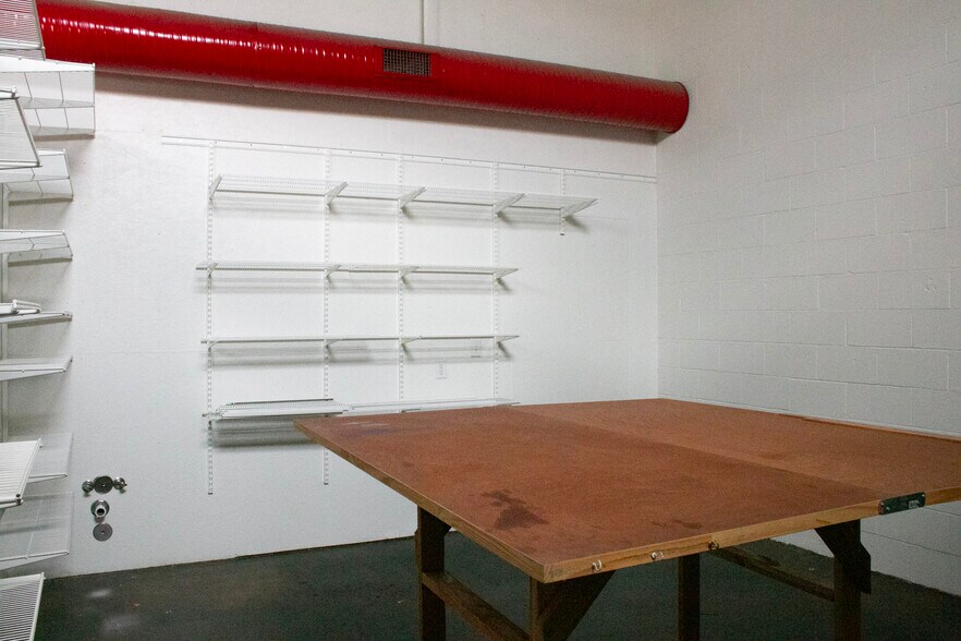 More Photos Of 4834 Vicksburg St, Dallas Manufacturing For Lease