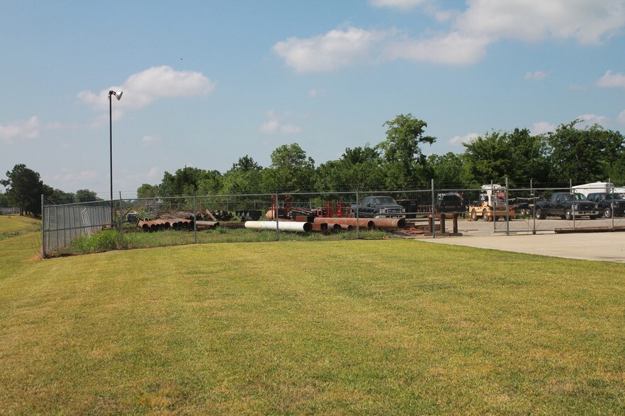 More Photos Of 4355 W Cardinal Dr, Beaumont Industrial For Lease