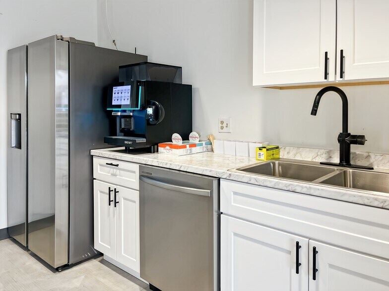 More Photos Of 600 Plastics Pl, Kalamazoo Coworking Space