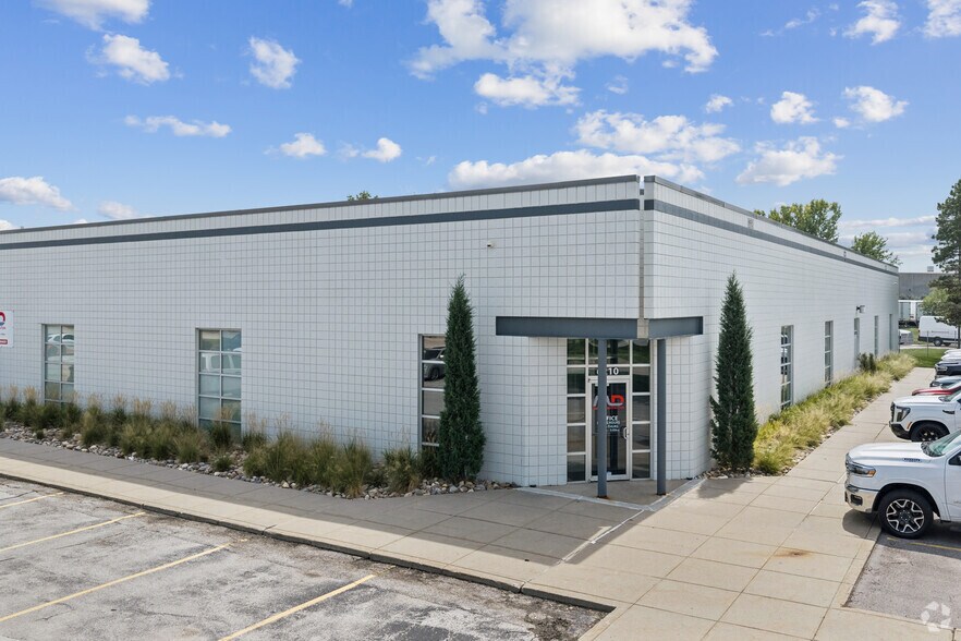 More Photos Of 6240 Abbott Dr, Omaha Distribution For Lease