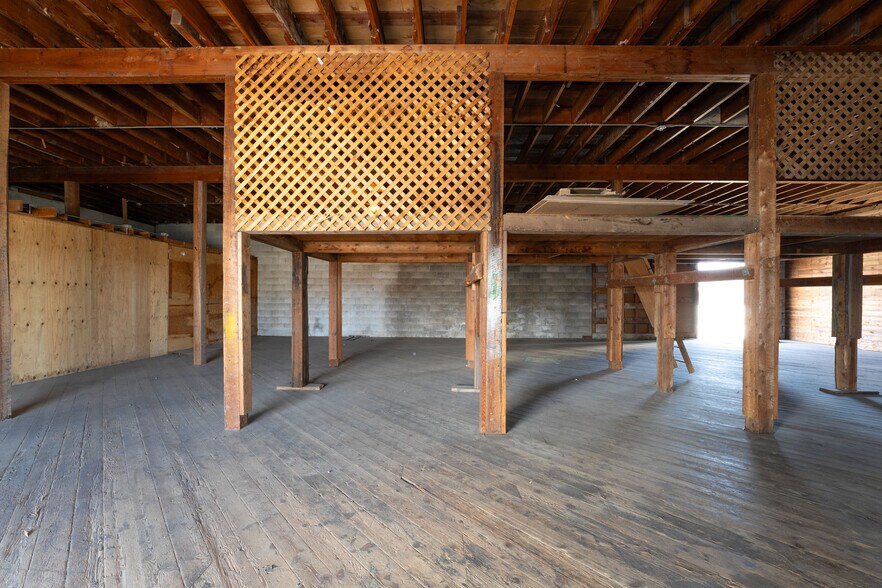 More Photos Of 647 Center st, Kalispell Light Distribution For Sale