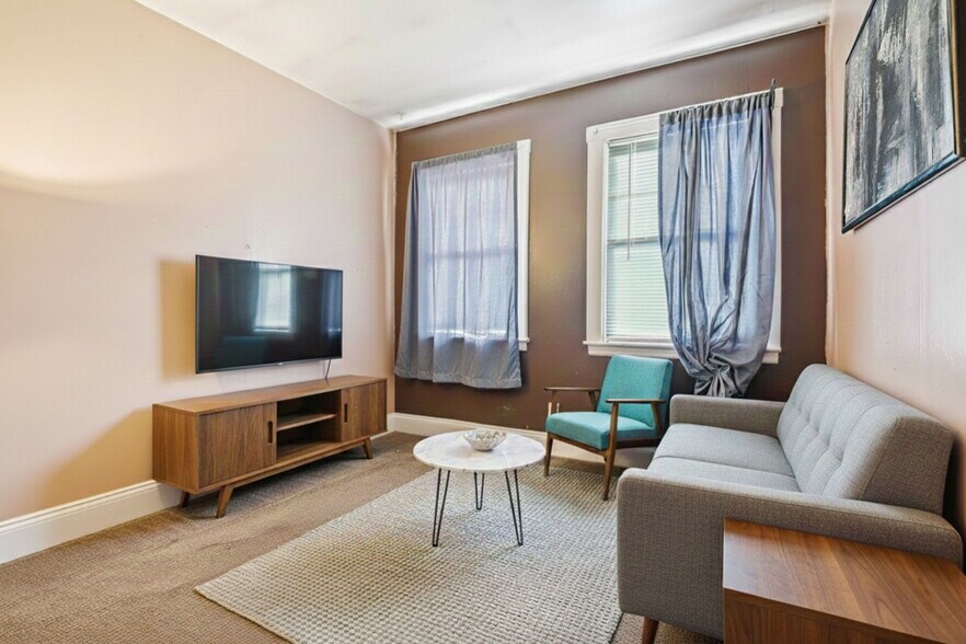 More Photos Of 327 Central St, Saugus Office For Sale