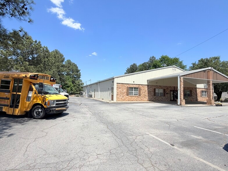 More Photos Of 3097 Emery Cir, Austell Light Distribution For Sale
