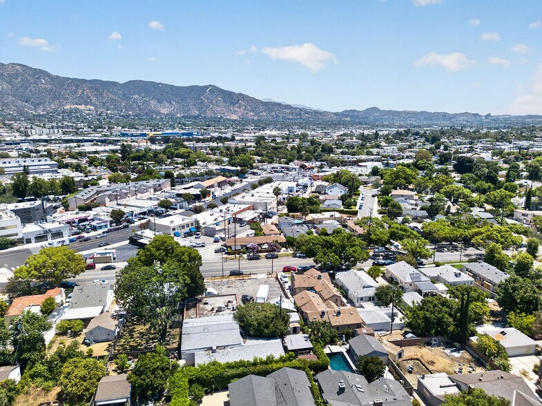 More Photos Of 435 S Main St, Burbank General Retail For Sale