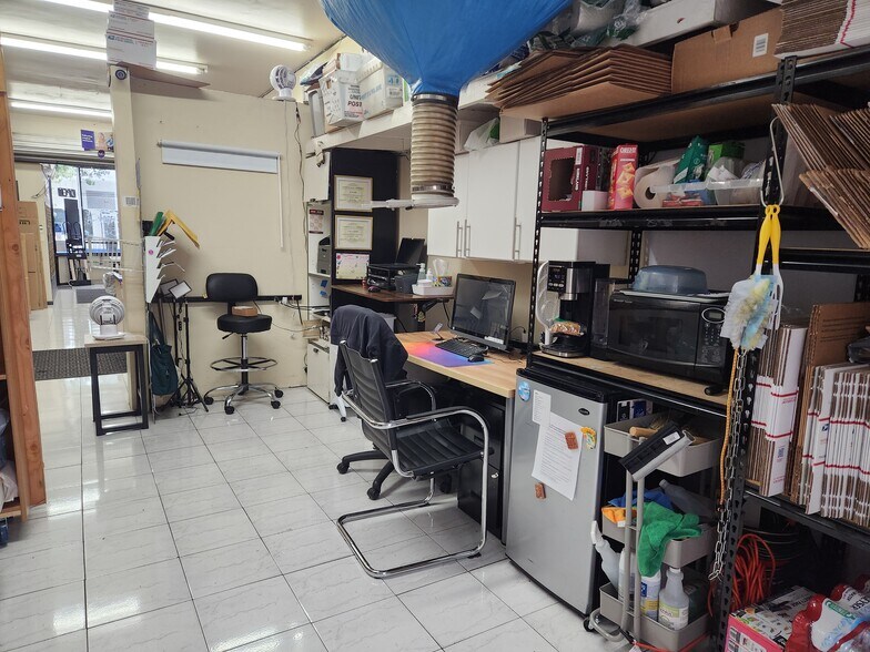 More Photos Of 10907 Magnolia Blvd, North Hollywood General Retail For Lease