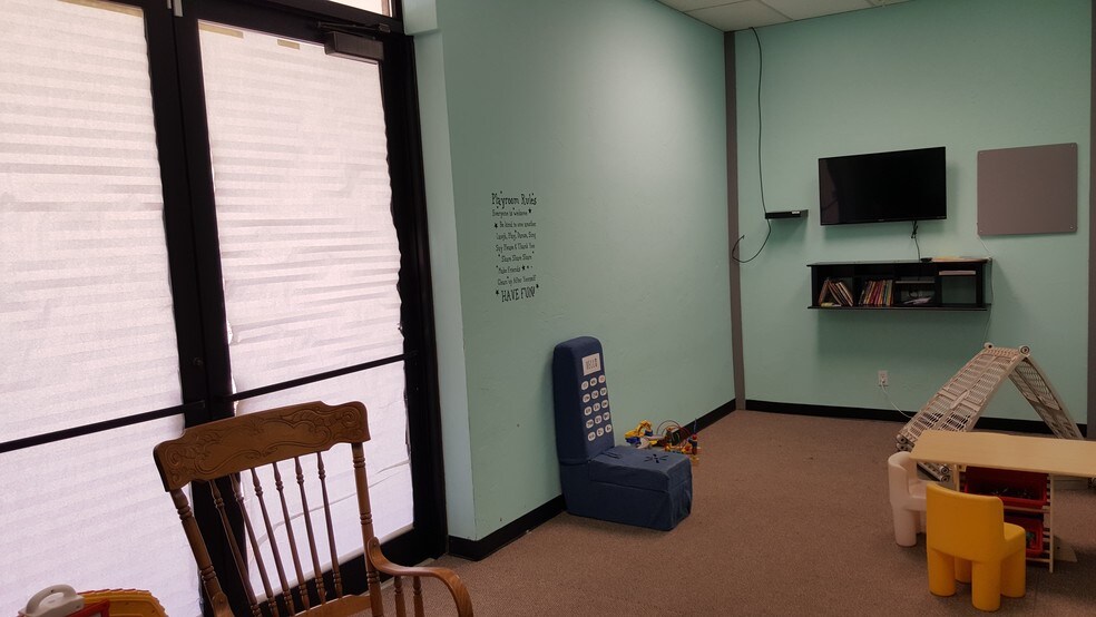 More Photos Of 2465 N Main St, Sunset Unknown For Lease