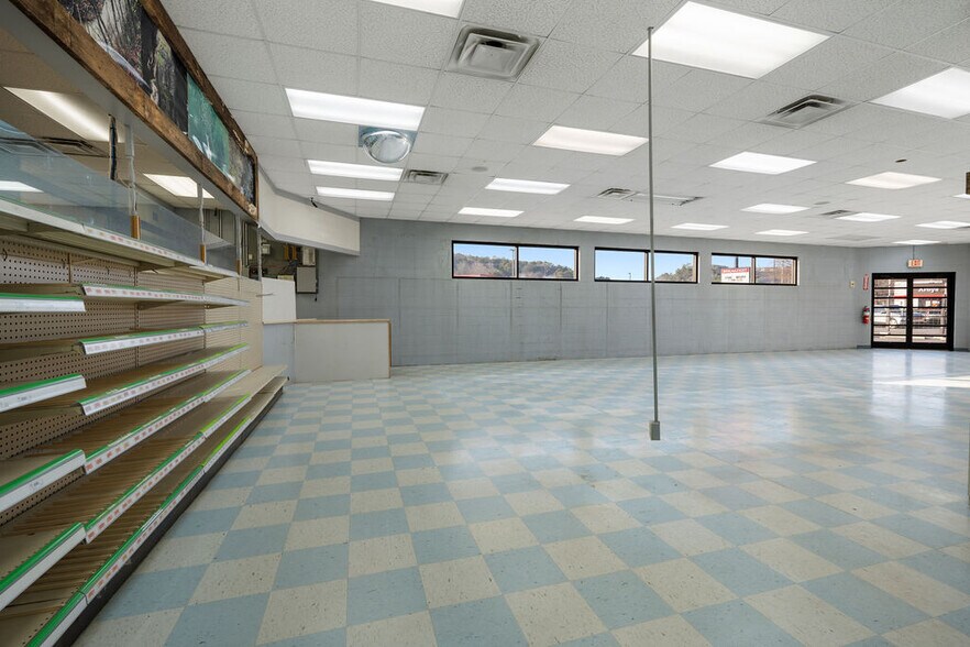 More Photos Of 103 Greenhill Blvd NW, Fort Payne Restaurant For Sale