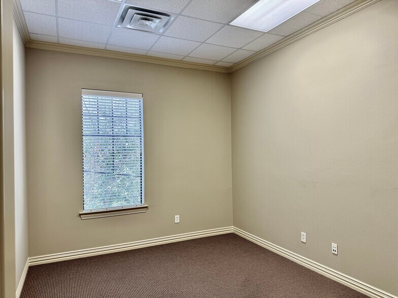 More Photos Of 2800 Corporate Dr, Flower Mound Medical For Lease