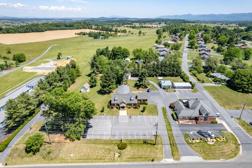 More Photos Of 2352 Jefferson Hwy, Waynesboro Office For Lease