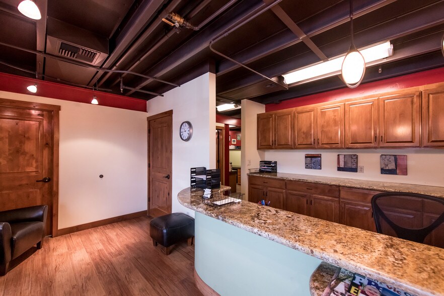 More Photos Of 907-911 Santa Fe Ave, Fresno Flex For Sale