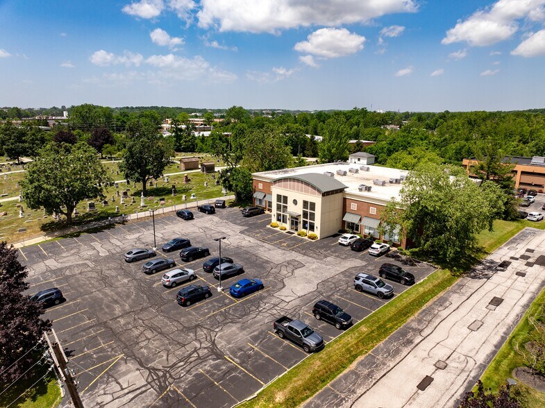 More Photos Of 32875 Solon Rd, Solon Medical For Sale