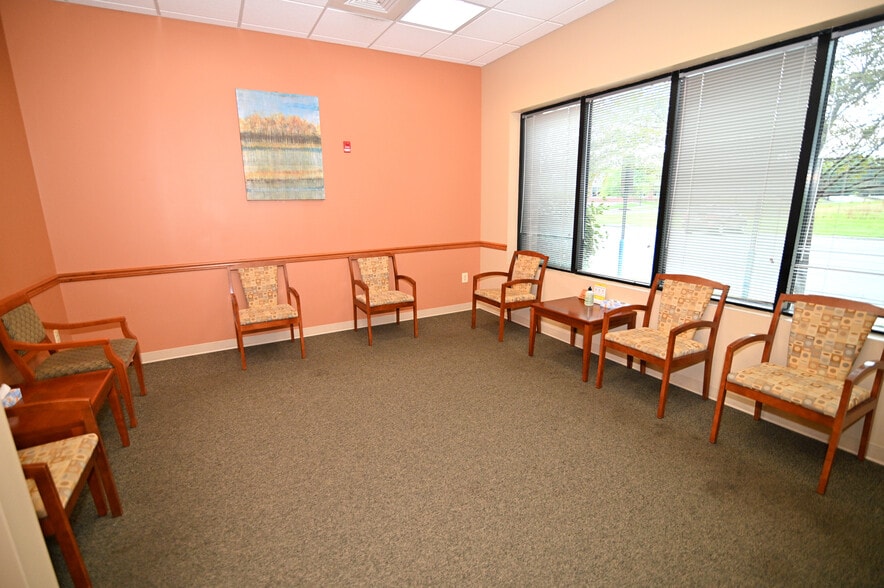 More Photos Of 2960 Technology Pl, Waldorf Research And Development For Lease