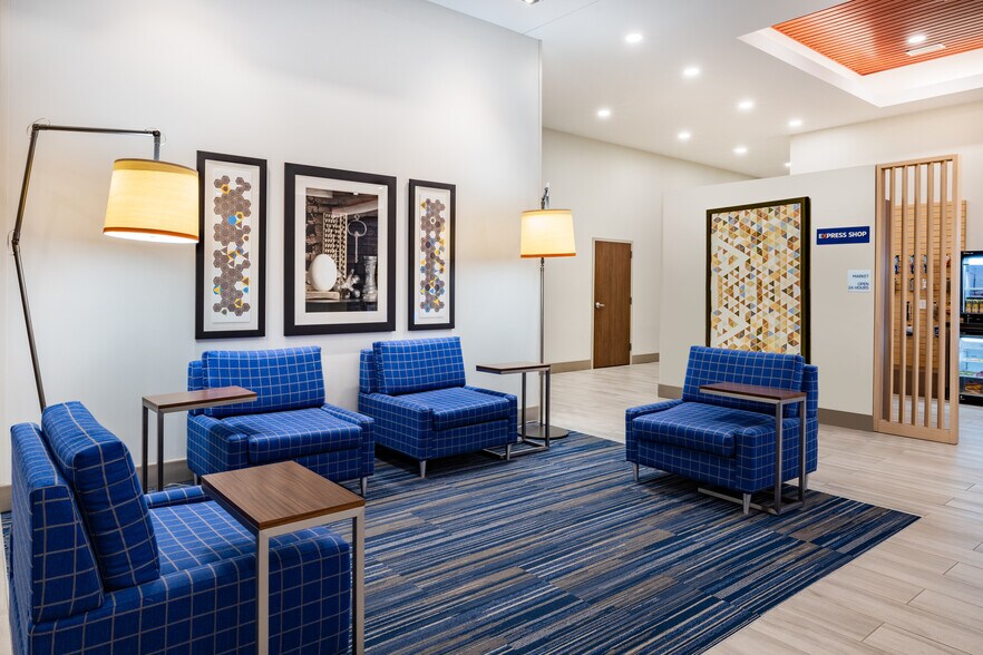 More Photos Of 905 O St, Lincoln Hotel For Sale