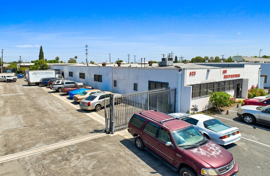 More Photos Of 623 Young St, Santa Ana Manufacturing For Sale