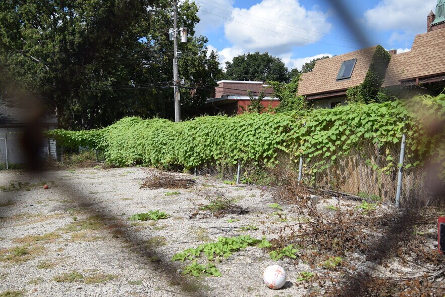 More Photos Of 2316 S 4th Ave, Minneapolis Flex For Lease