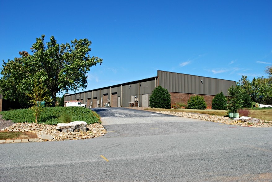 More Photos Of 120 Old Mill Rd, Greenville Unknown For Lease